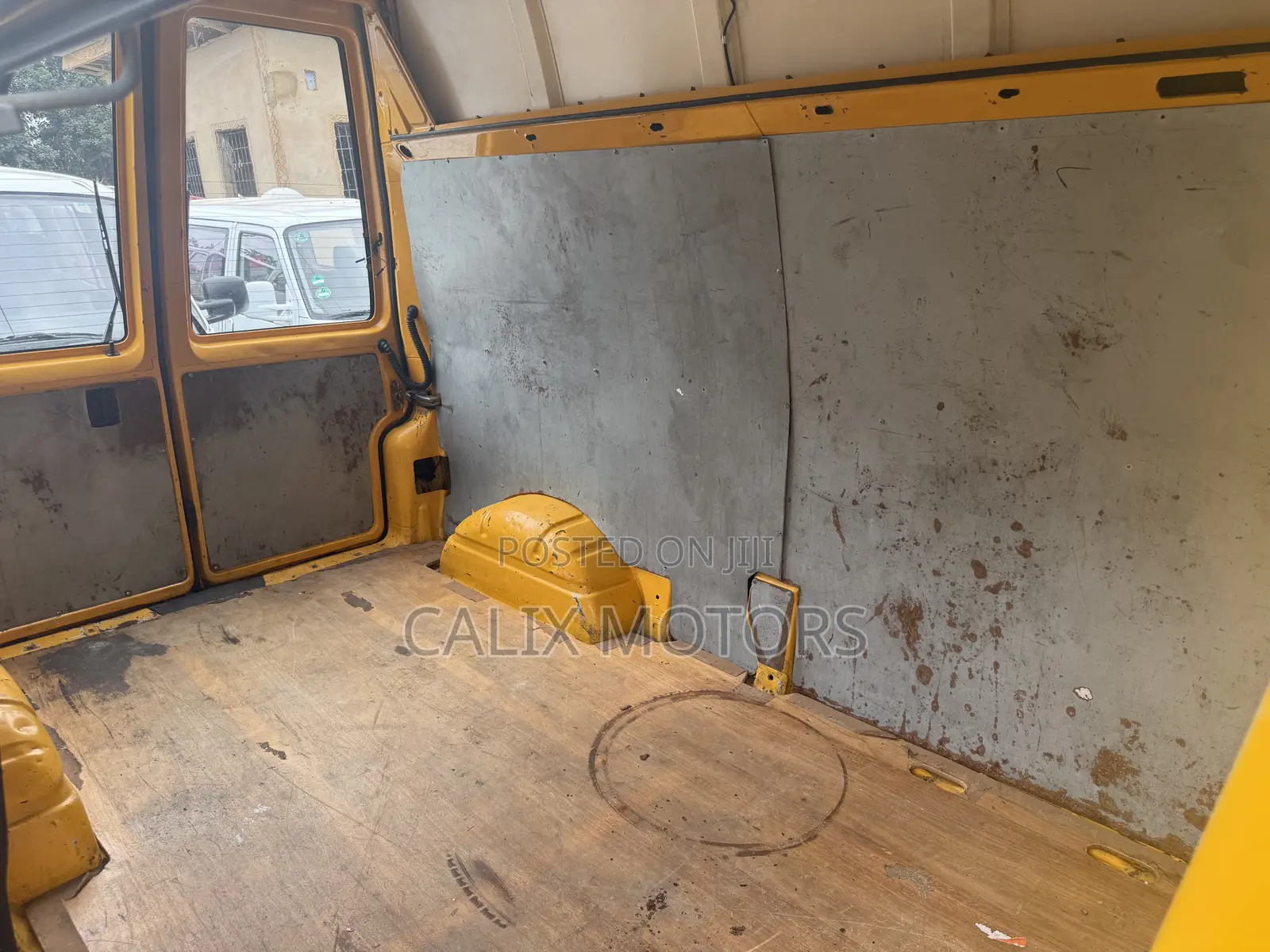 Volkswagen Transporter 2009 Yellow