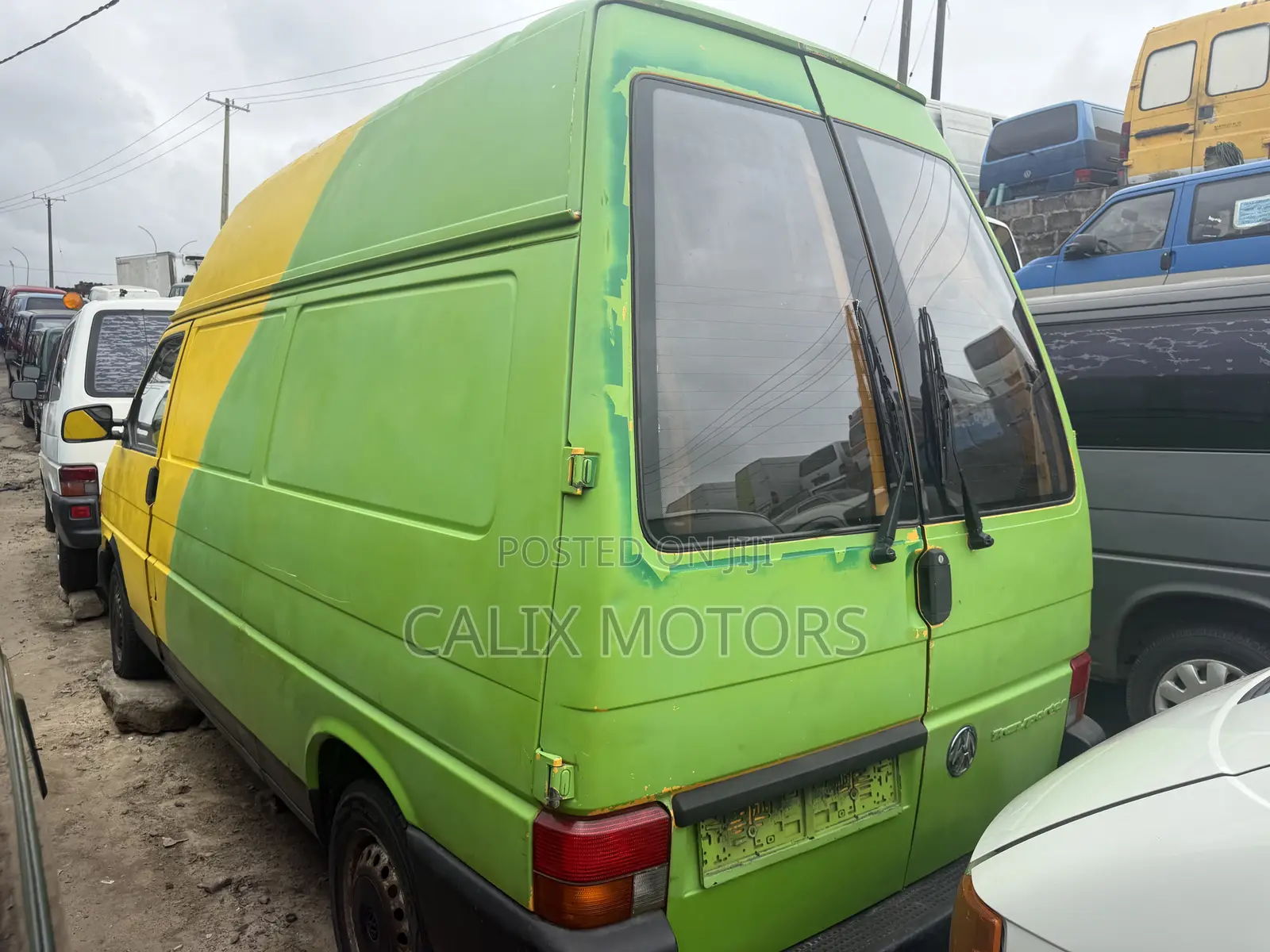 Volkswagen Transporter 2009 Yellow