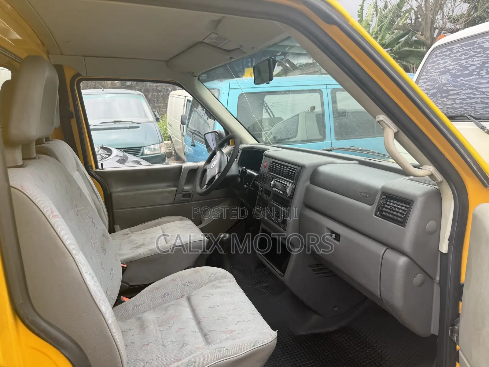 Volkswagen Transporter 2009 Yellow