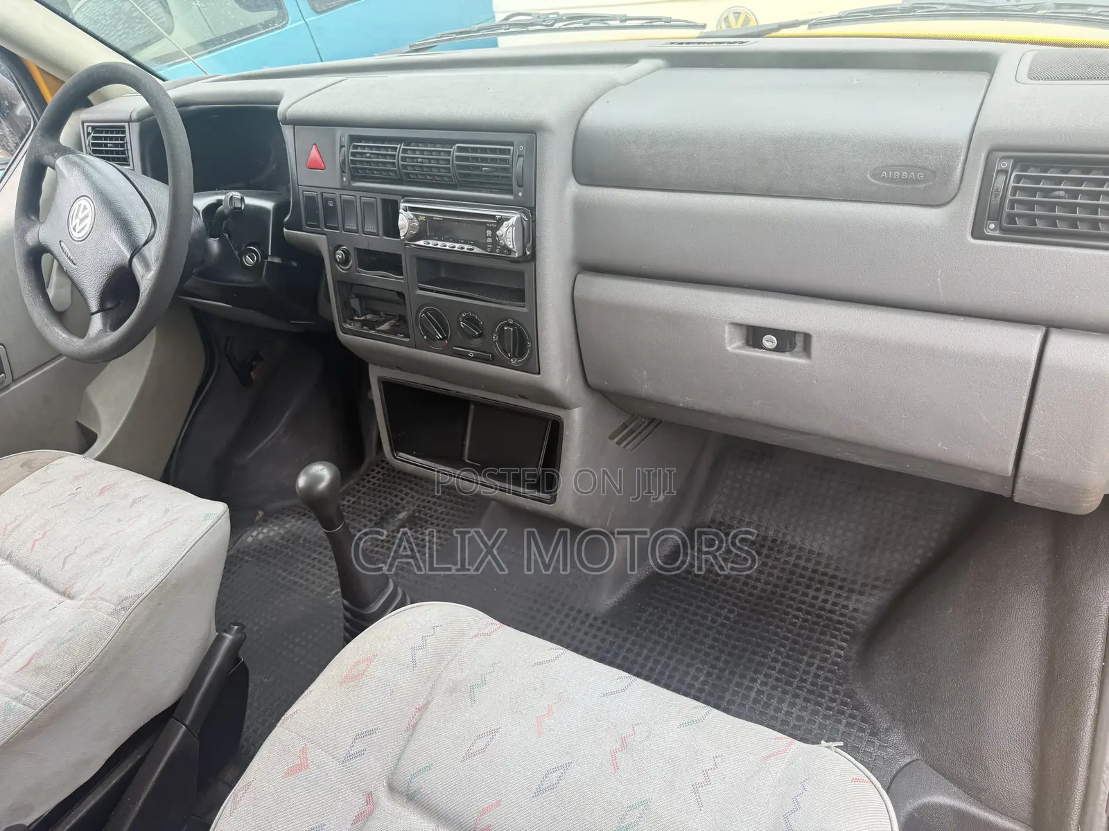 Volkswagen Transporter 2009 Yellow