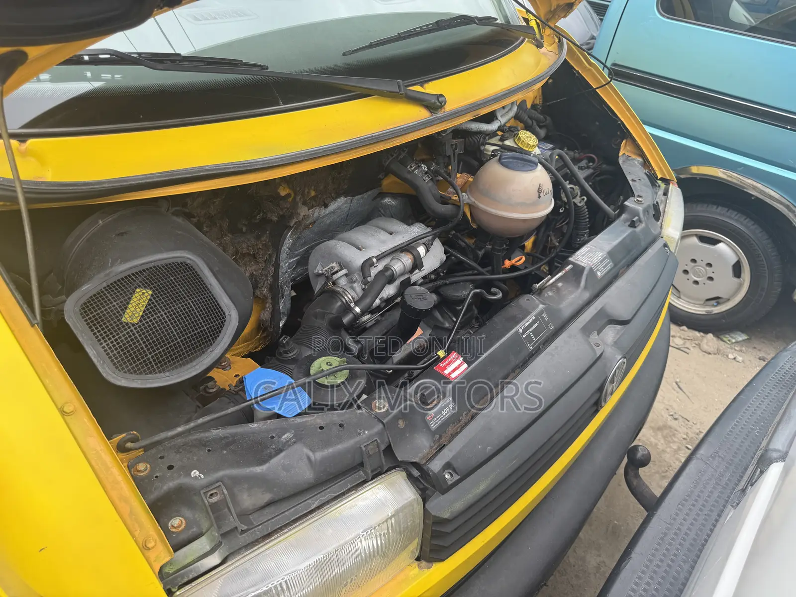 Volkswagen Transporter 2009 Yellow