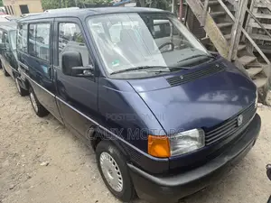 Volkswagen Transporter 2010 Blue