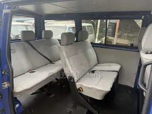 Volkswagen Transporter 2010 Blue