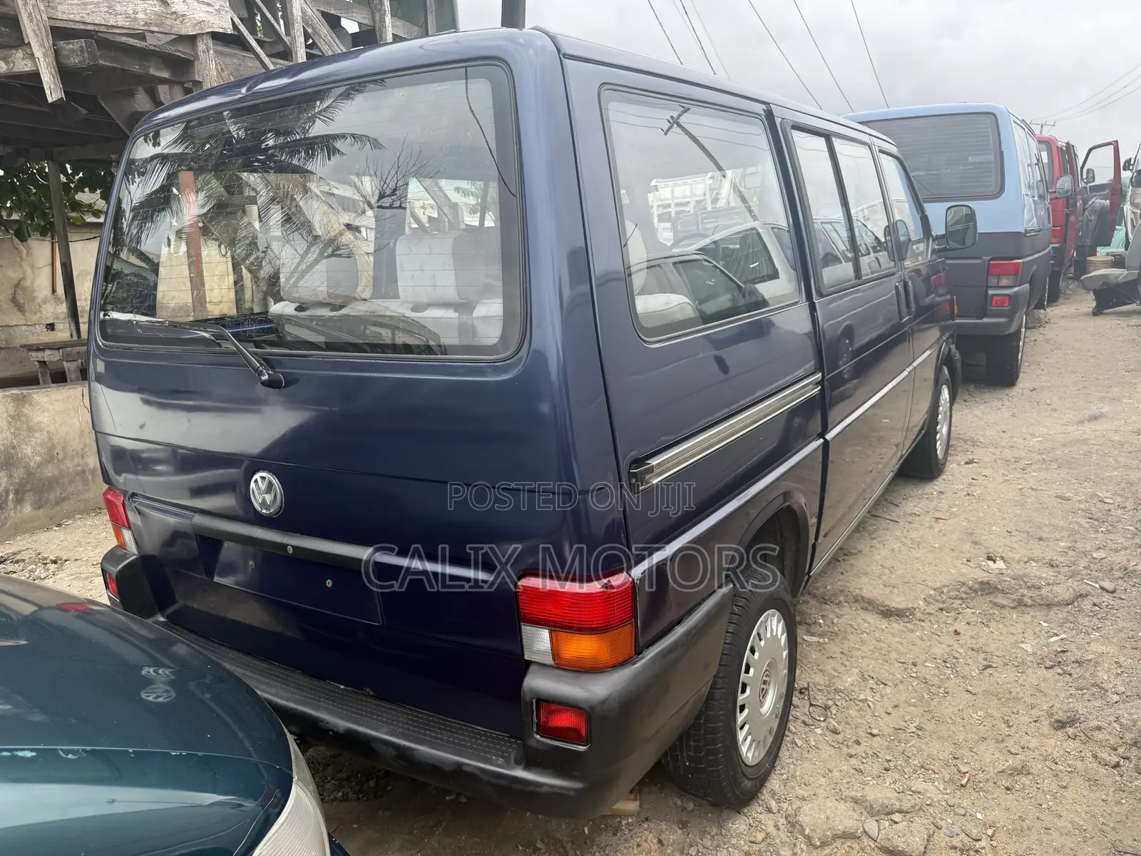 Volkswagen Transporter 2010 Blue