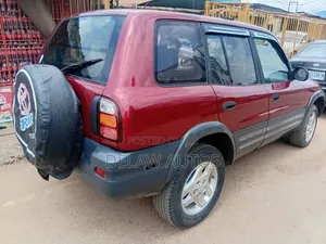 Toyota RAV4 Automatic 2000 Red