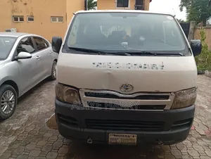 Toyota HiAce 2007 White