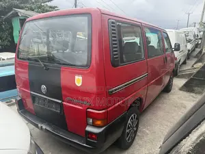 Volkswagen Transporter 2010 Red