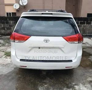 Toyota Sienna 2012 White