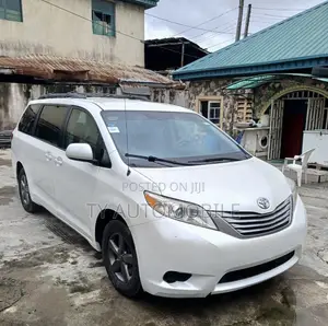 Toyota Sienna 2012 White