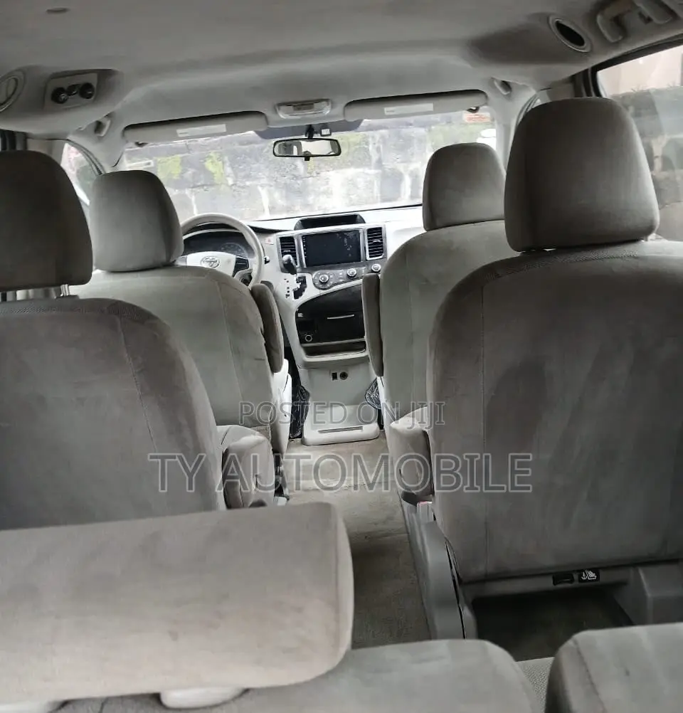 Toyota Sienna 2012 White