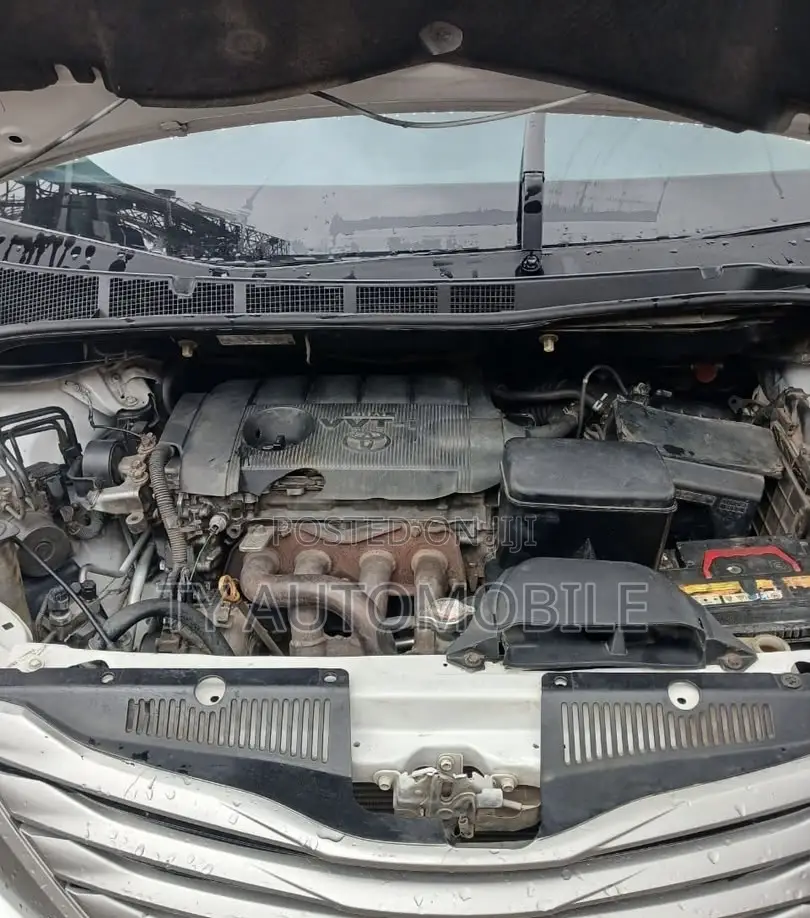Toyota Sienna 2012 White