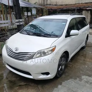 Toyota Sienna 2012 White