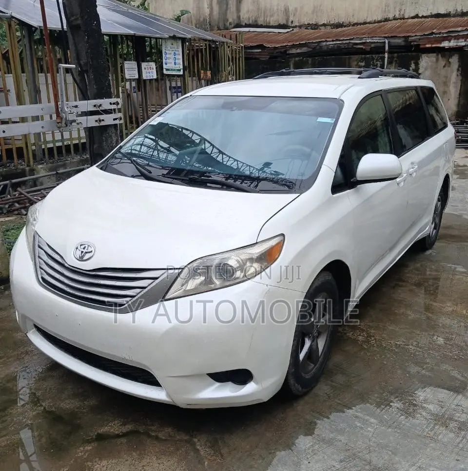 Toyota Sienna 2012 White