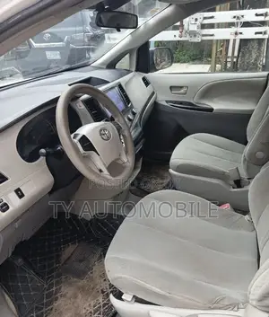 Toyota Sienna 2012 White