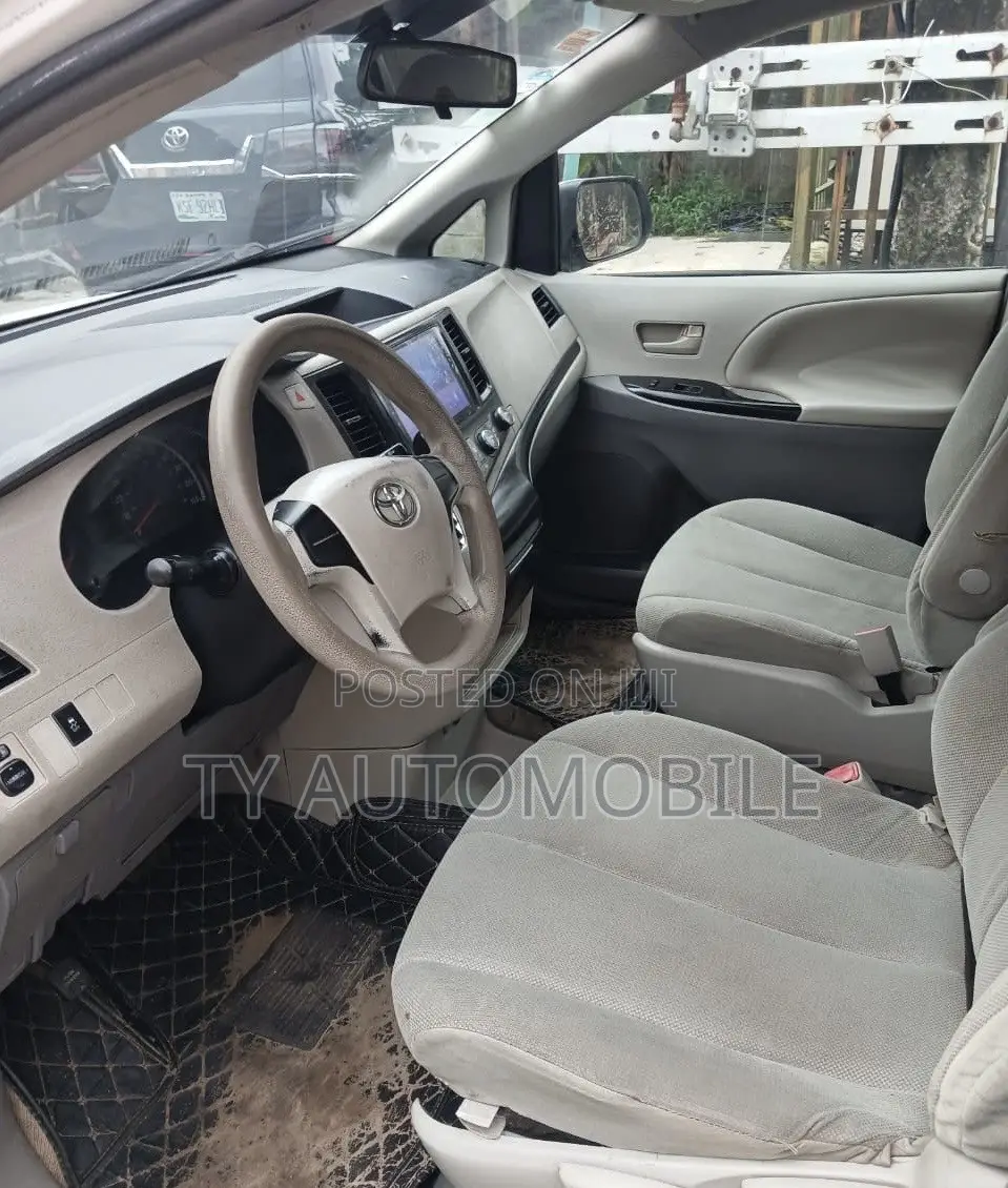 Toyota Sienna 2012 White