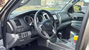 Toyota Tacoma TRD PRO V6 4dr Double Cab 4WD 5.0 ft. SB (4.0L 6cyl 5A)
