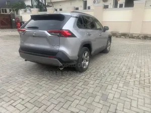 Toyota RAV4 XLE Premium AWD 2019 Silver