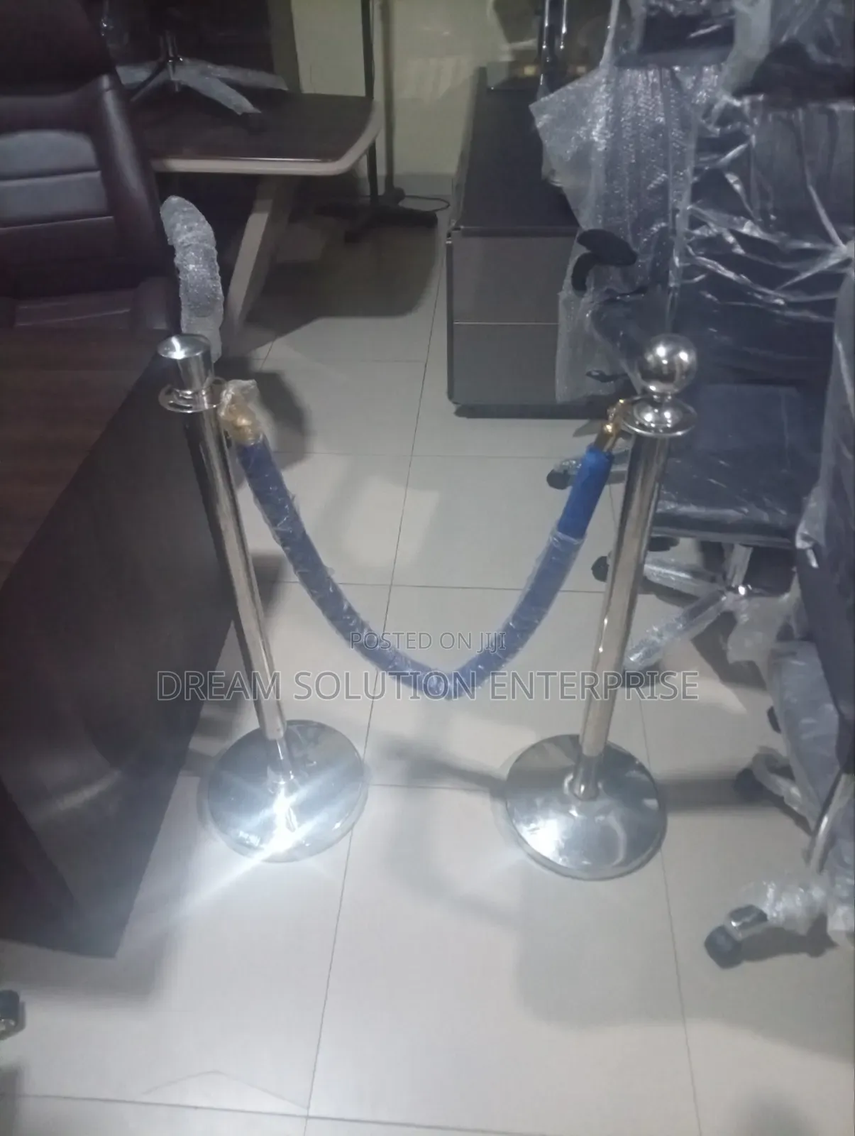 Quality Imported Queue Stand With Rope