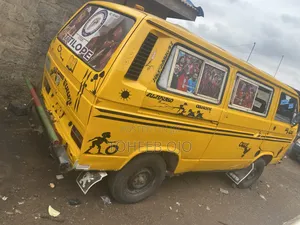 Volkswagen Transporter 1995 Yellow