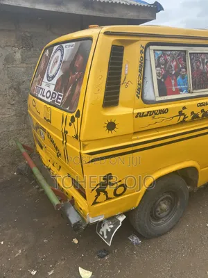Volkswagen Transporter 1995 Yellow