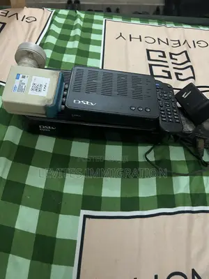 DSTV Explora + Hd Decoder + Smart LNB Combo