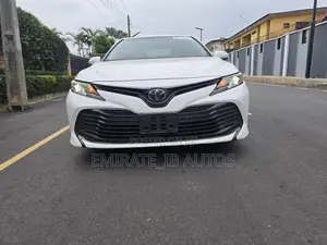 Toyota Camry LE (2.5L 4cyl 8A) 2019 Off white