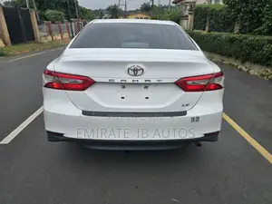 Toyota Camry LE (2.5L 4cyl 8A) 2019 Off white