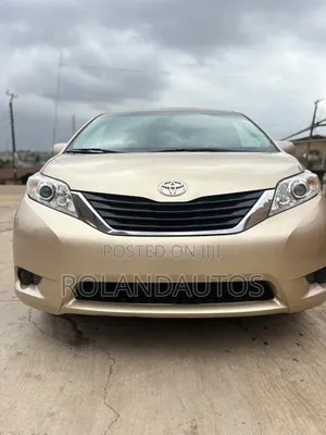 Toyota Sienna 2011 Gold