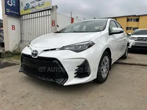 Toyota Corolla SE Special Edition 4dr Sedan (1.8L 4cyl CVT) 2017 White