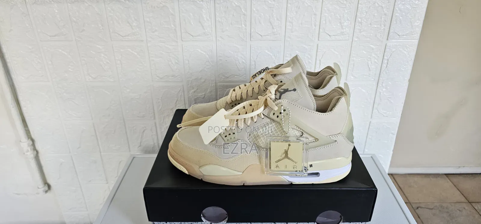 Air Jordan 4 Retro Off-White Sail.