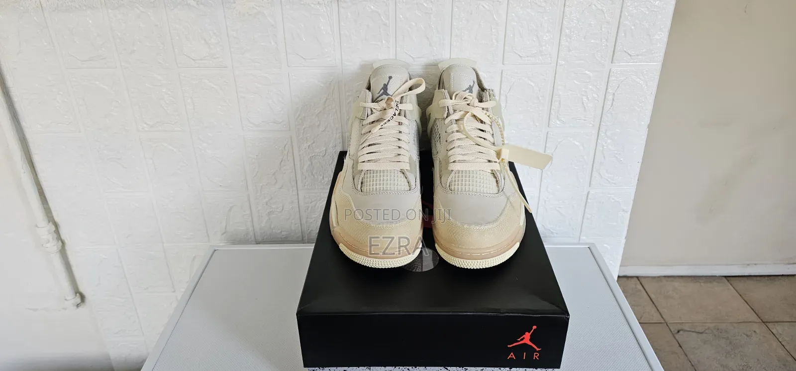 Air Jordan 4 Retro Off-White Sail.