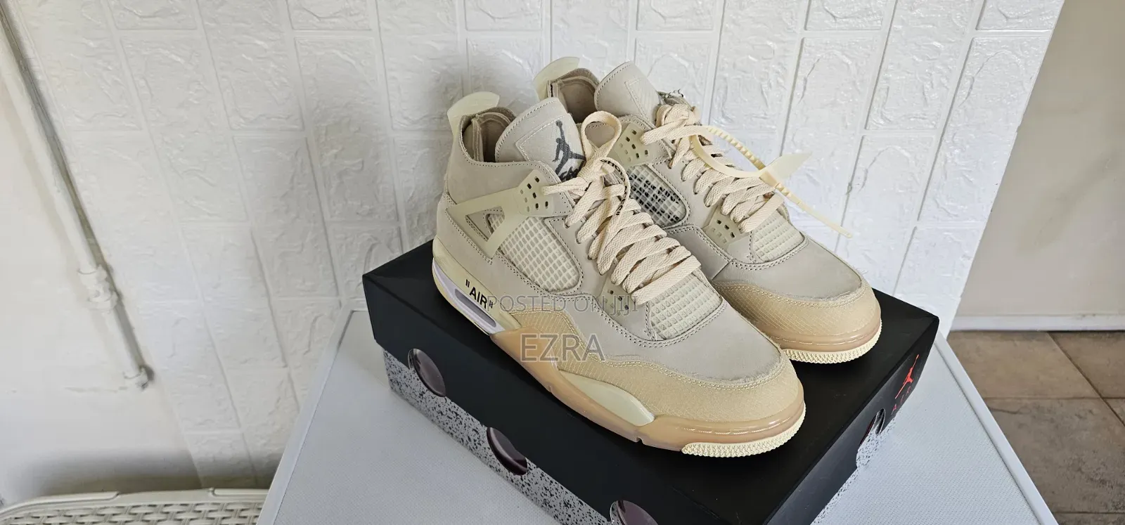 Air Jordan 4 Retro Off-White Sail.