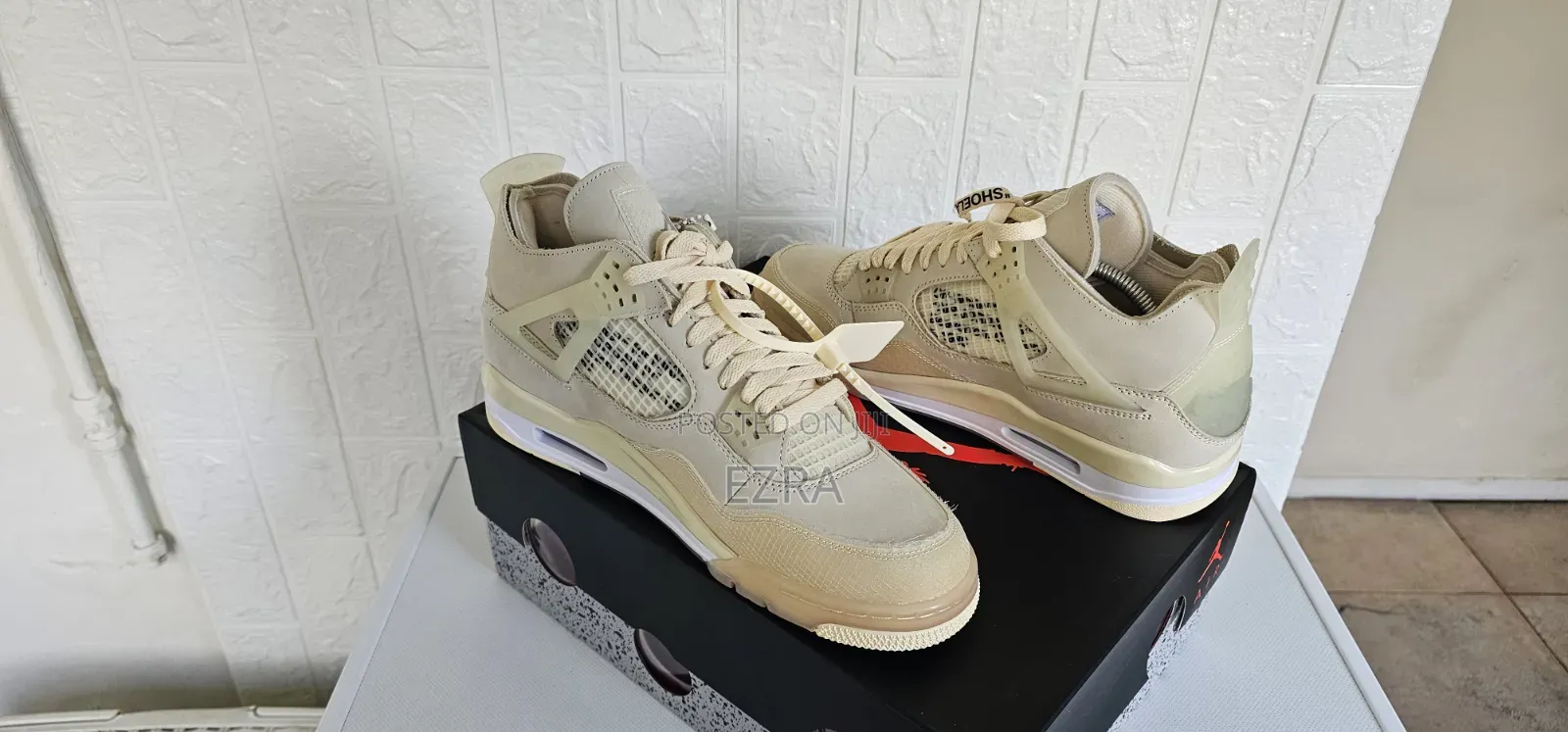 Air Jordan 4 Retro Off-White Sail.