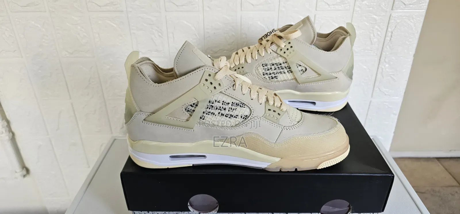 Air Jordan 4 Retro Off-White Sail.