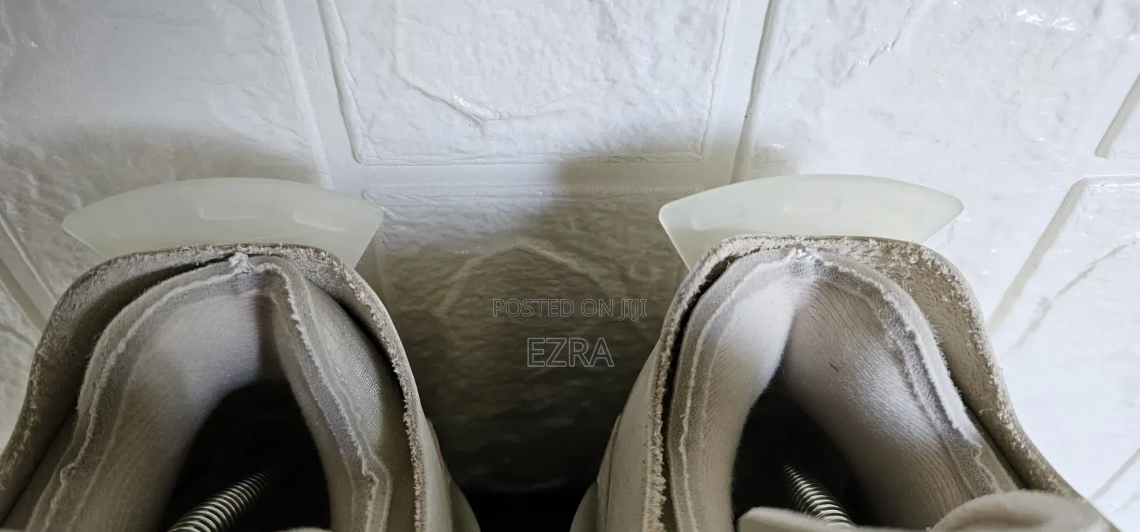 Air Jordan 4 Retro Off-White Sail.