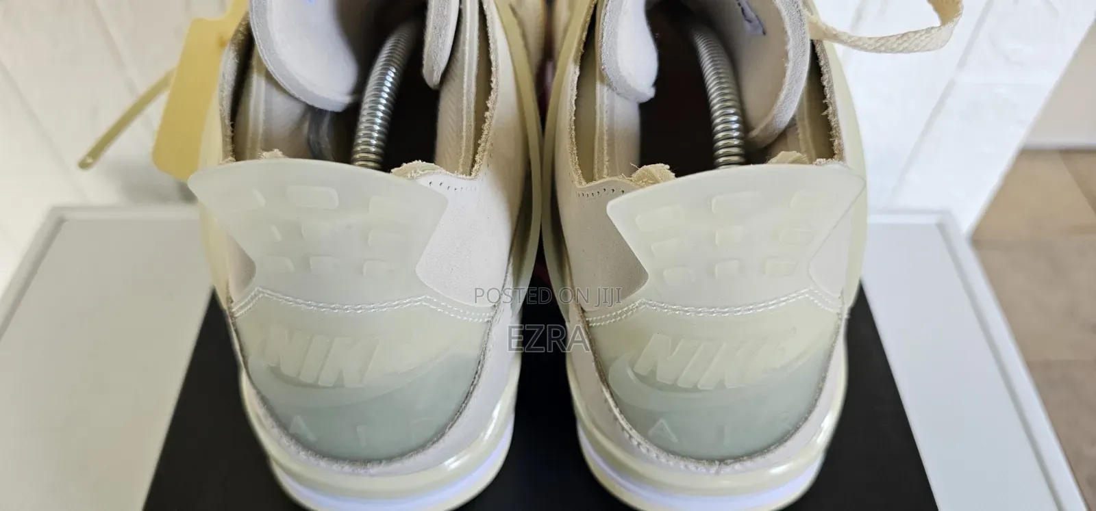 Air Jordan 4 Retro Off-White Sail.
