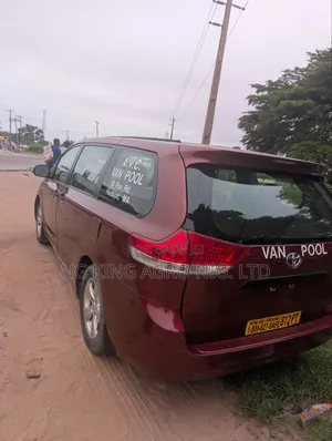 Toyota Sienna Limited 7-Passenger 4dr Minivan (3.5L 6cyl 6A) 2014 Red