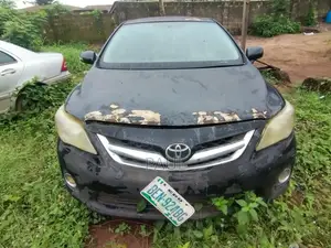 Toyota Corolla Base 4dr Sedan (1.8L 4cyl 5M) 2010 Black