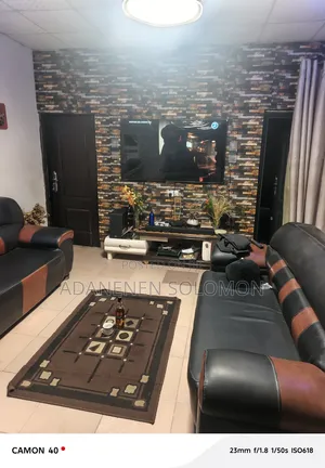 Clean Set of Complete Leather Chair