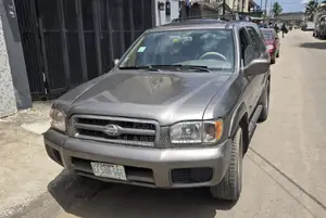 Nissan Pathfinder LE AWD SUV (3.5L 6cyl 4A) 2002 Gray