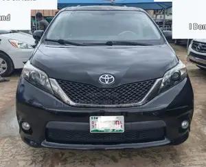 Toyota Sienna SE 8 Passenger 2012 Black