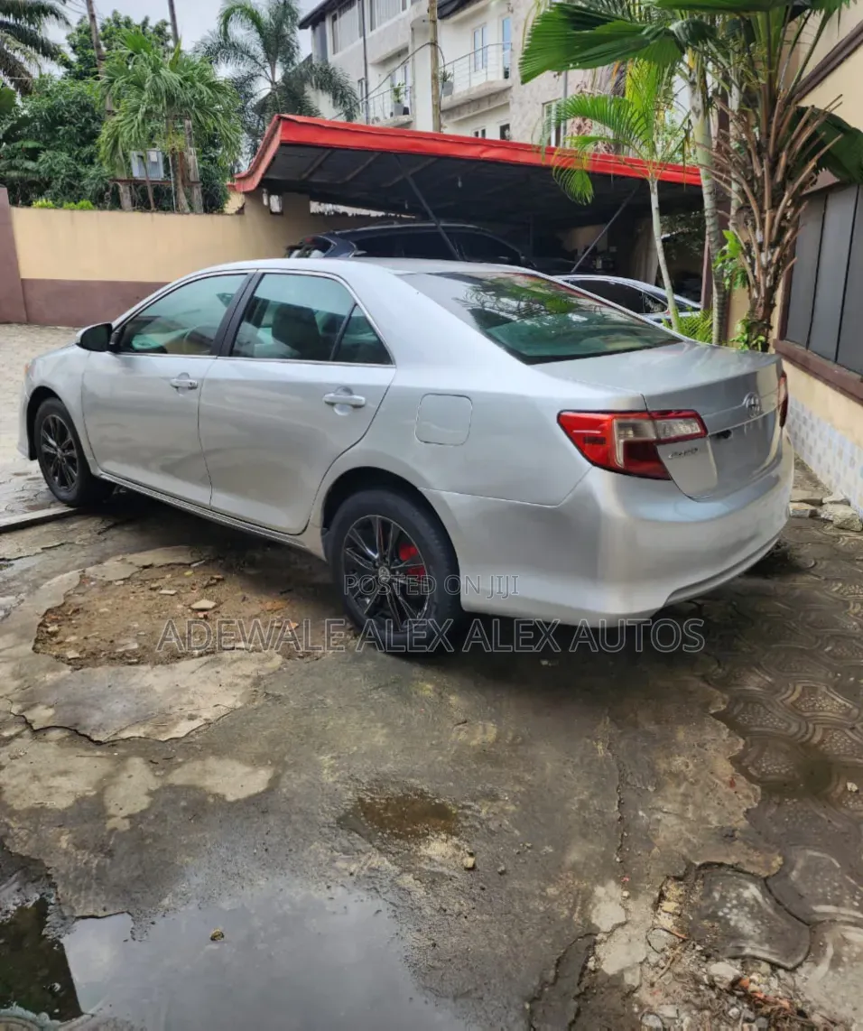 Toyota Camry 2012 Silver
