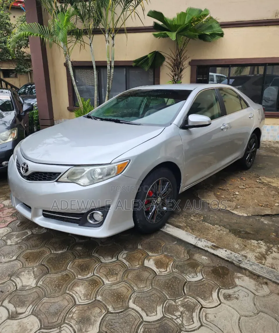 Toyota Camry 2012 Silver