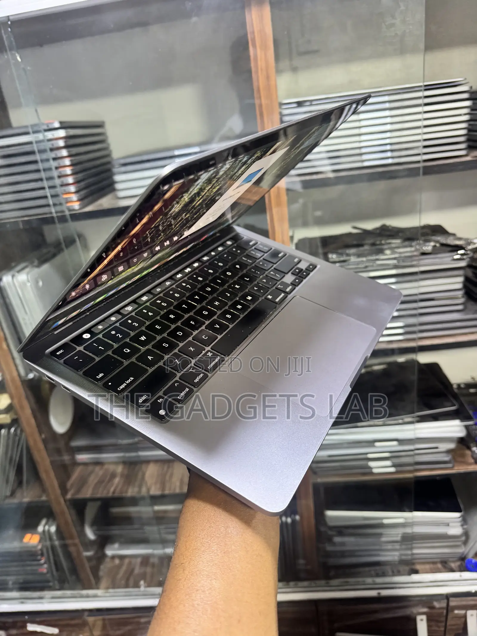 Laptop Apple MacBook Pro 2022 M2 16GB Apple M2 SSD 1T