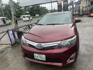 Toyota Camry XLE 4dr Sedan (2.5L 4cyl 6A) 2012 Red