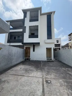 3bdrm Block of Flats in Lekki Phase 1 for sale