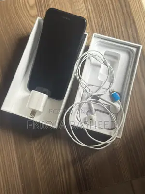 Apple iPhone SE (2020) 64 GB Black