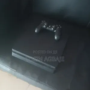 Playstation 4 Slim