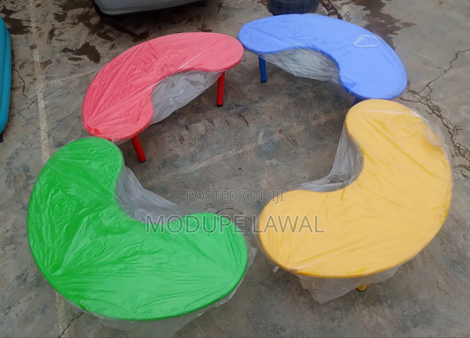 Halfmoon Table