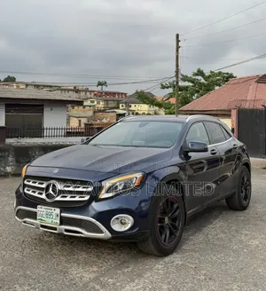 Mercedes-Benz GLA 250 2018 Blue